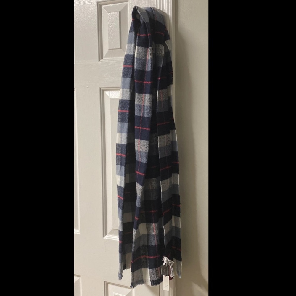 GAP Scarfed